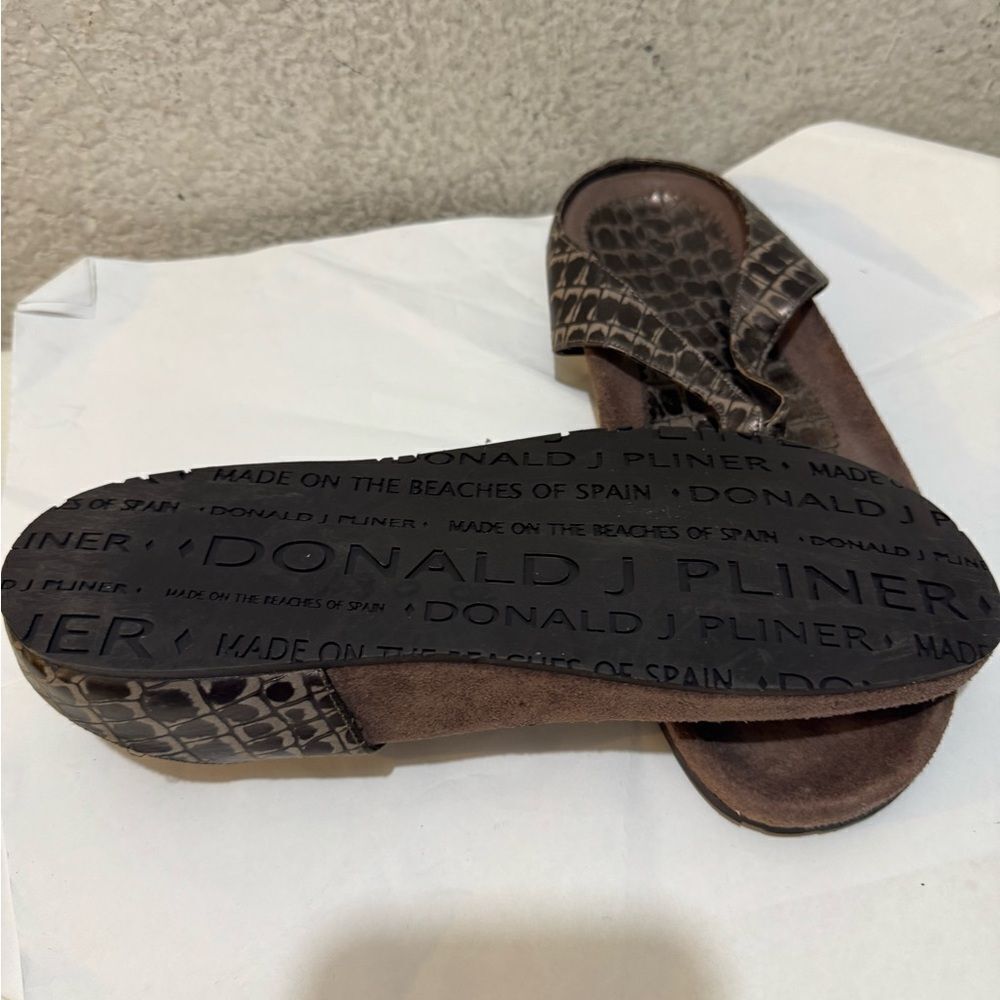 Donald Pliner  Sandals snake print size 8.5 - Picture 6 of 10